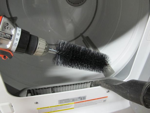 Cleaning lint from dryer drum
